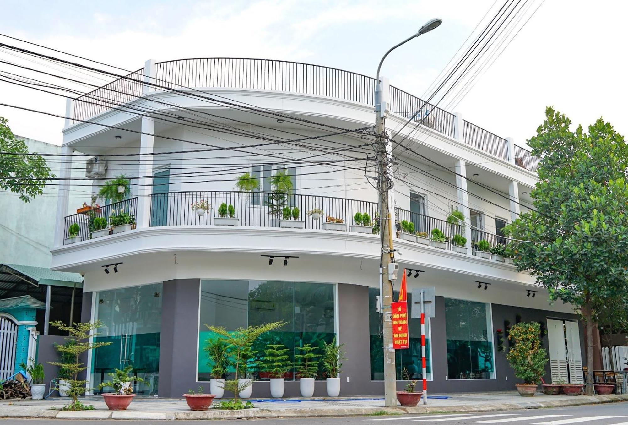 Local White House - Ecofriendly Homestay Da Nang Exteriör bild